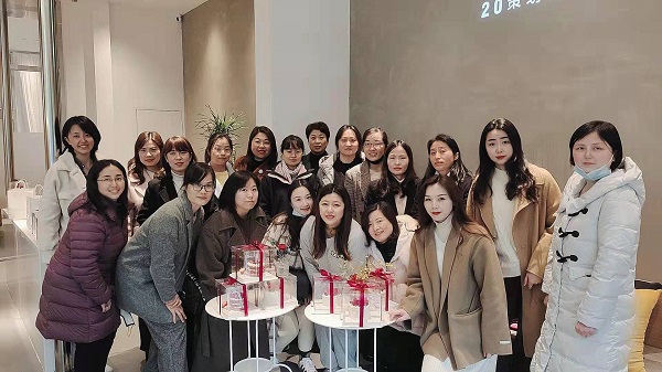 巧手做烘焙，甜蜜好时光——地产集团工会举行妇女节主题烘焙运动